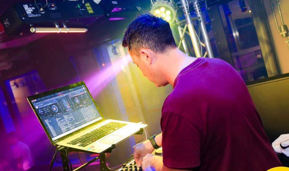 Nightlife image of students in The Venue